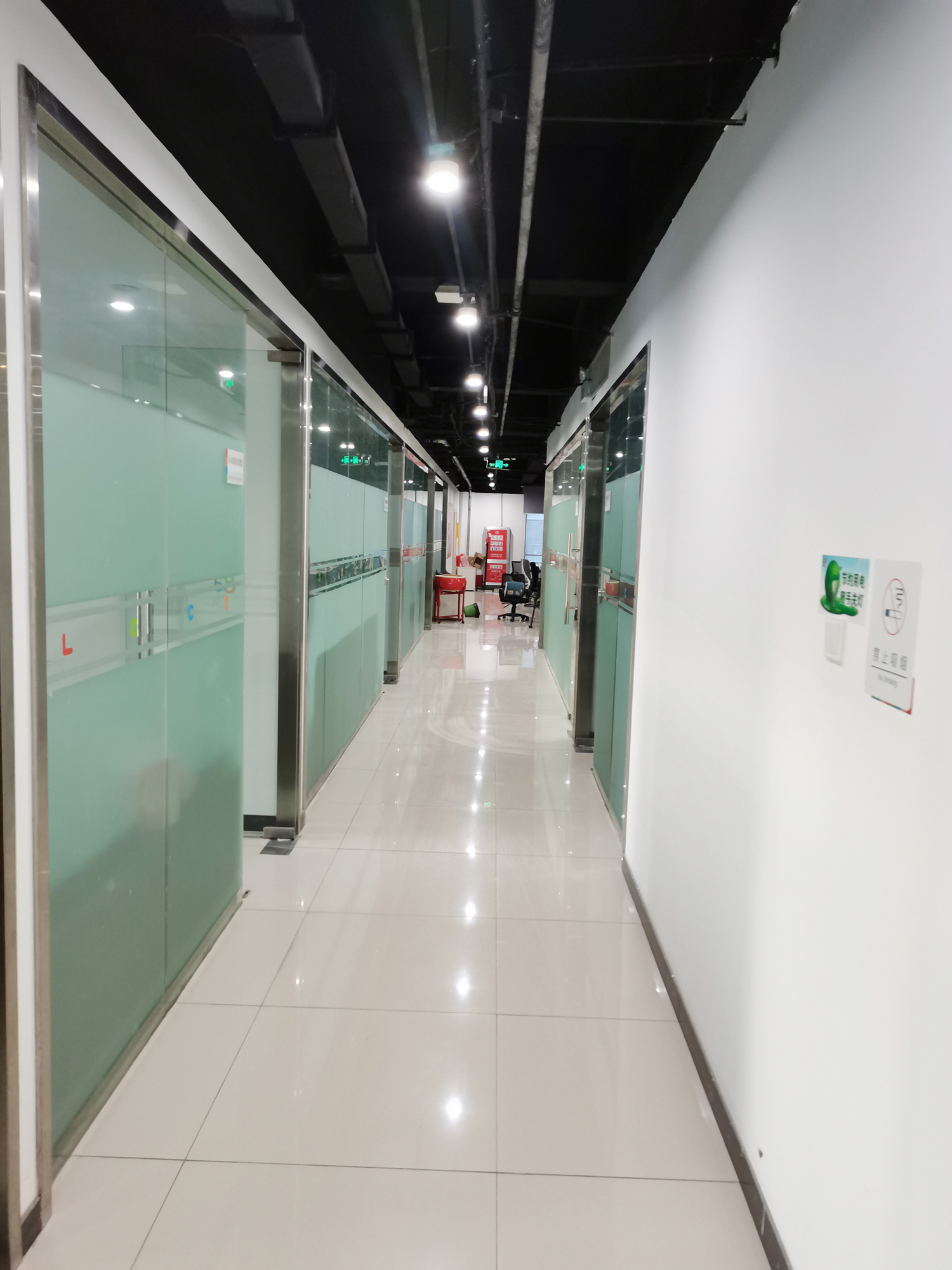 合肥五八信息技术分公司1980平方办公室翻新改造工程(图6) 过道2.jpg