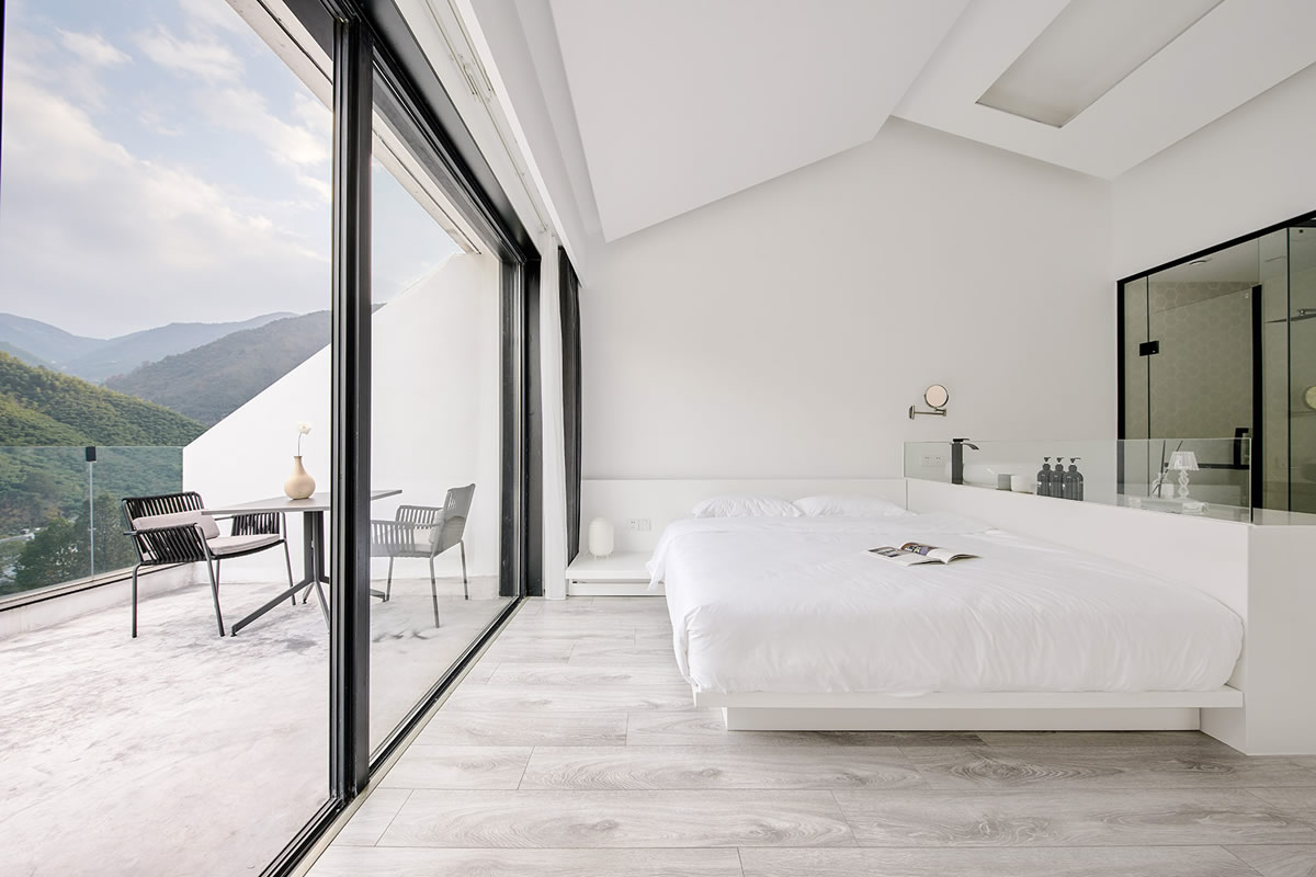 超白”客房:现代风格民宿装修设计(图3) 超白”客房:现代风格民宿装修设计(图3)