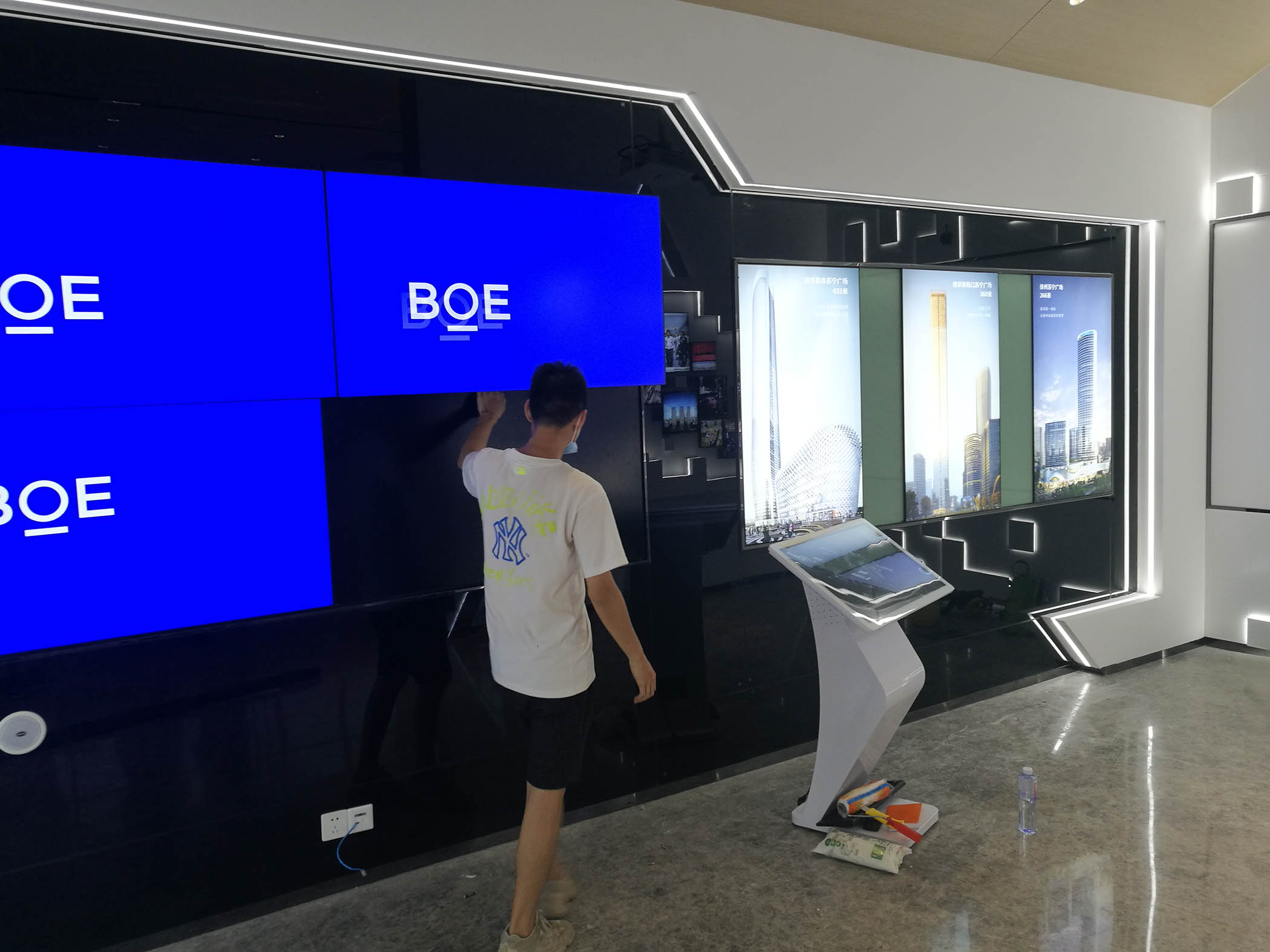 安庆.苏宁悦城售楼部科技展厅装饰装修工程(图3) IMG_20200520_180236.jpg