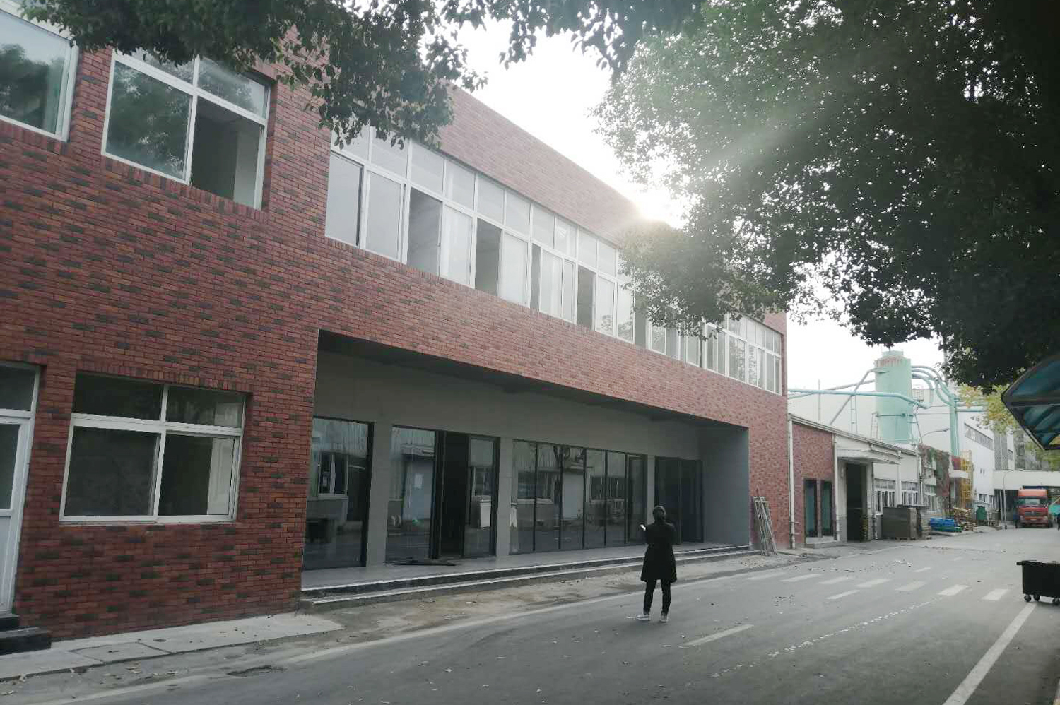 合肥丹盛包装车间厂房翻新改造工程(图6) 食堂外新.jpg