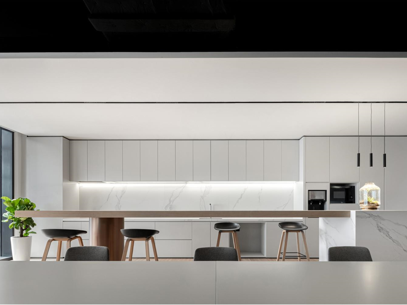 半山装饰带你了解---办公楼茶水间装修色彩搭配(图1) 茶水间3.jpg