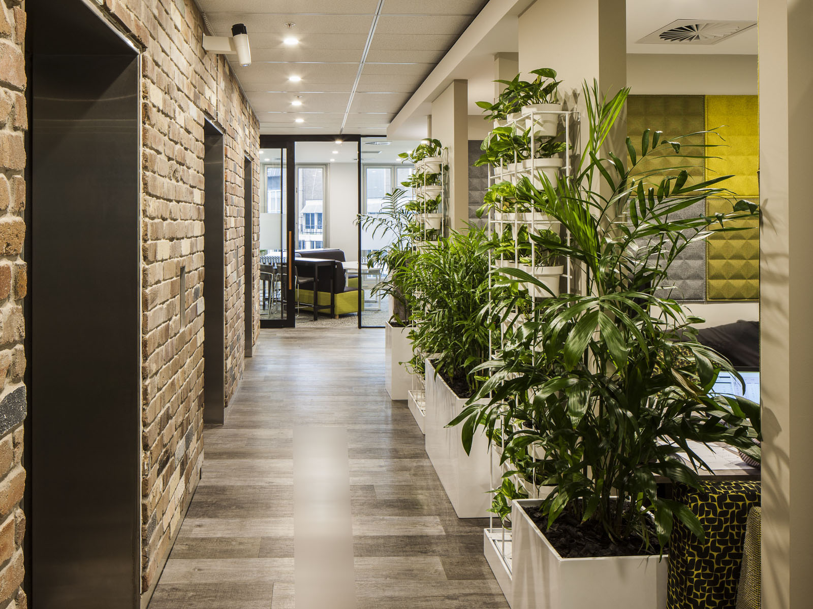 芜湖1600平方现代简约办公室装修设计案例(图3) 国外办公 (13) 副本.jpg