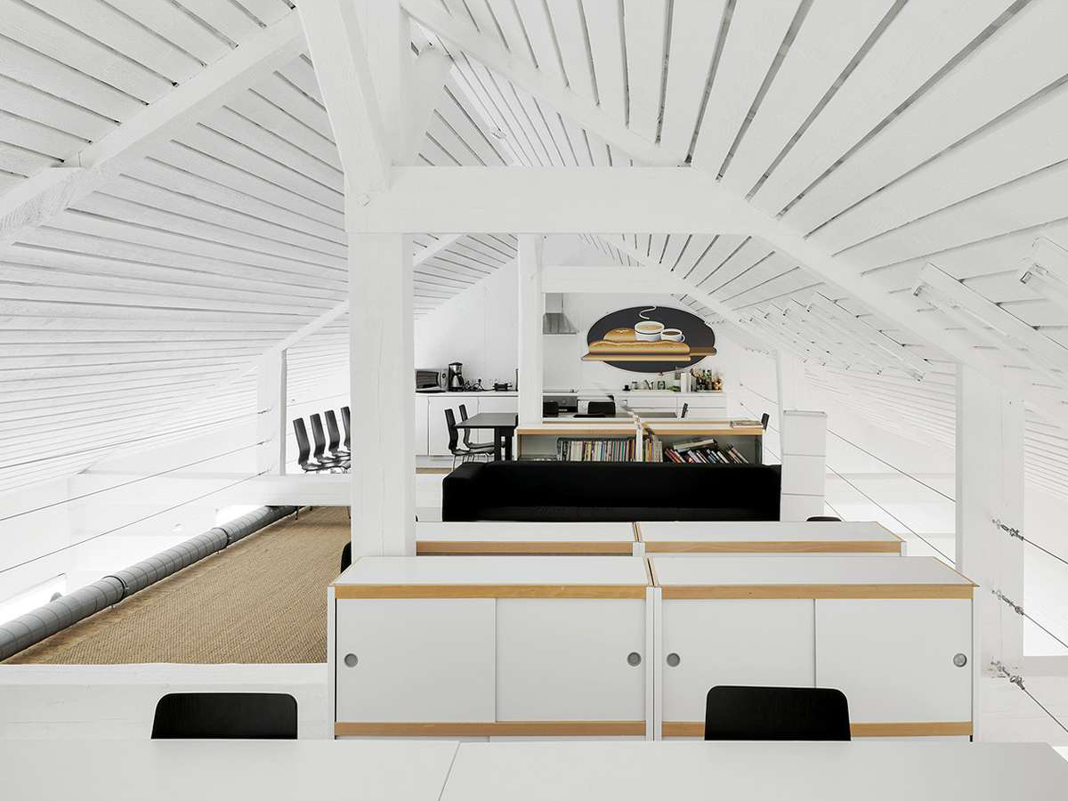 1600平方“斜坡顶面”办公楼装修设计项目(图2) 国外办公 (3) 副本.jpg