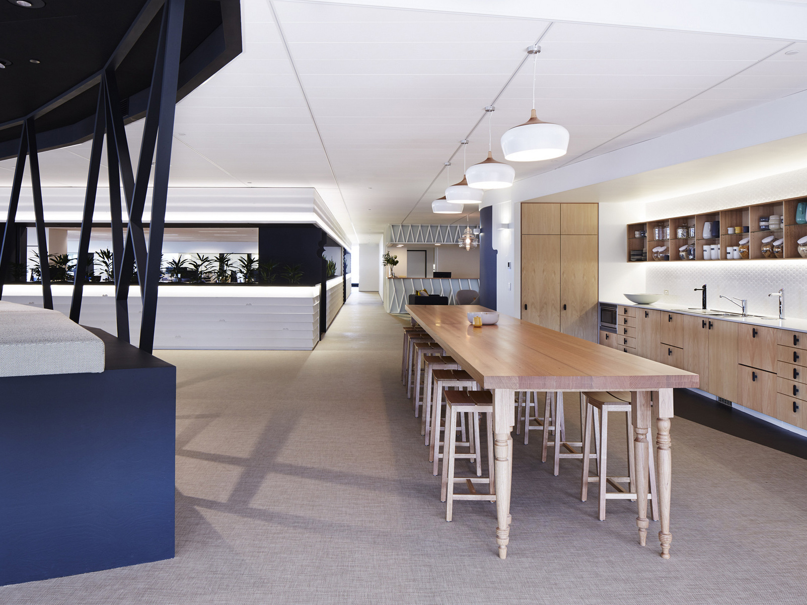 巢湖1500平方简约办公室装修设计案例分析(图1) 国外办公 (4) 副本.jpg