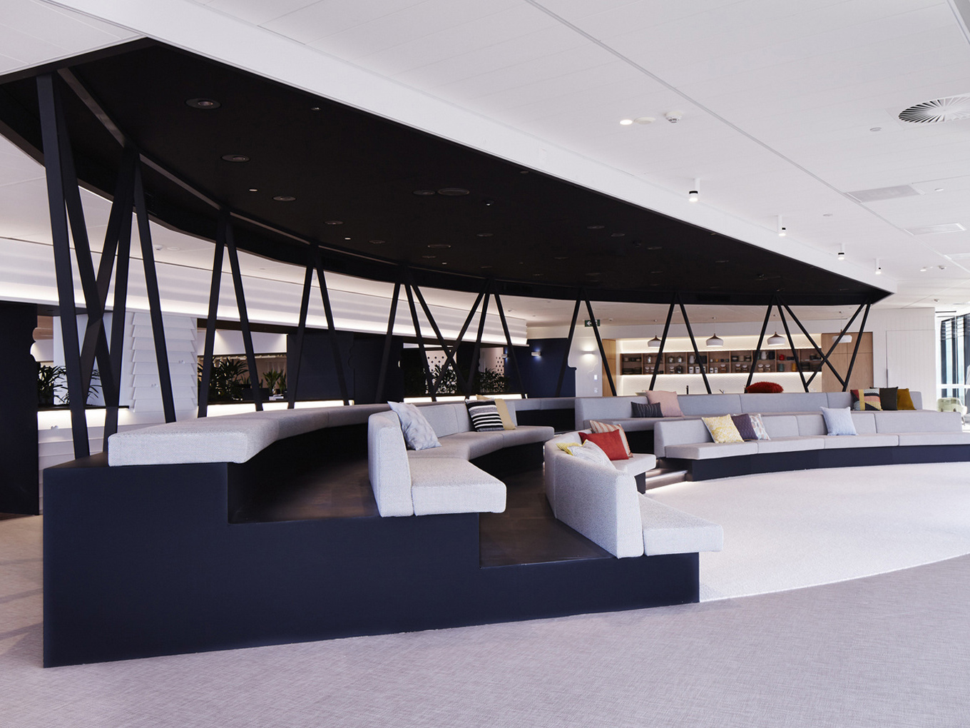 巢湖1500平方简约办公室装修设计案例分析(图2) 国外办公 (7) 副本.jpg