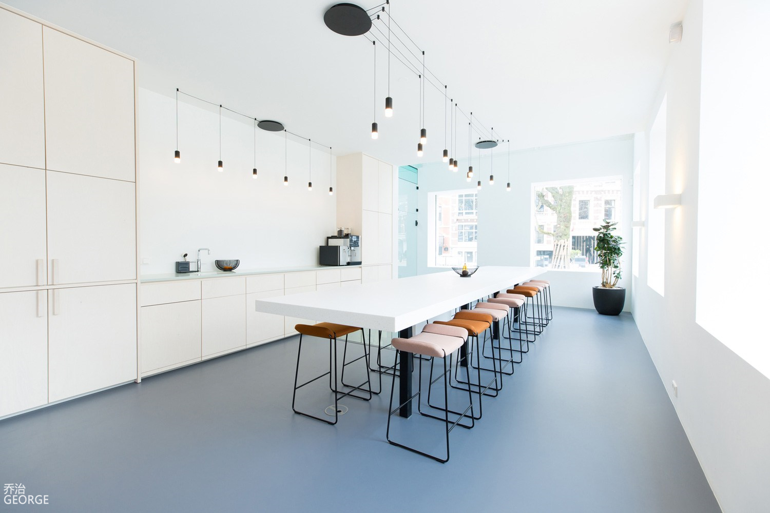 马鞍山市1500平方浅色系简约办公室装修设计案例(图4) 国外办公-赠送(18).jpg