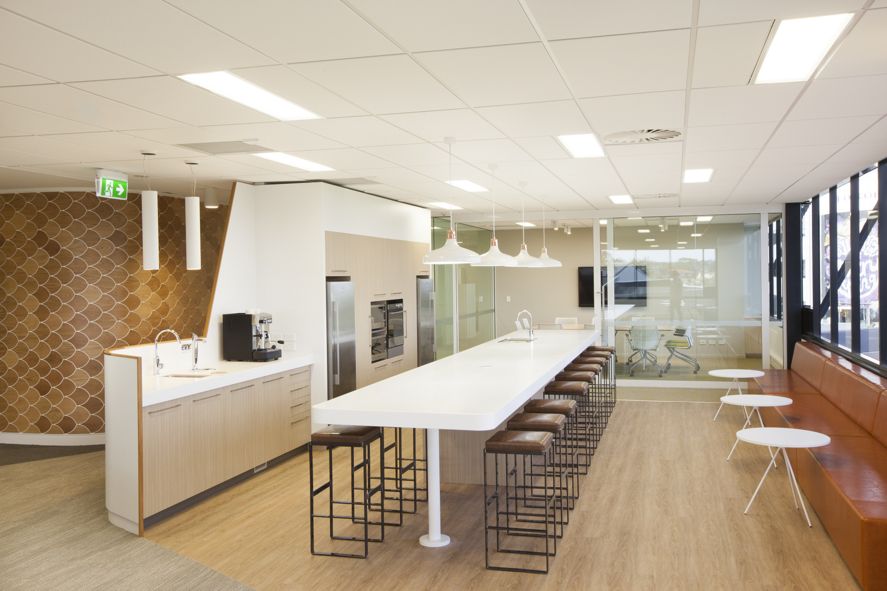 巢湖2300平方‘简装”办公室装修实景图分析(图3) 国外办公 (9).jpg