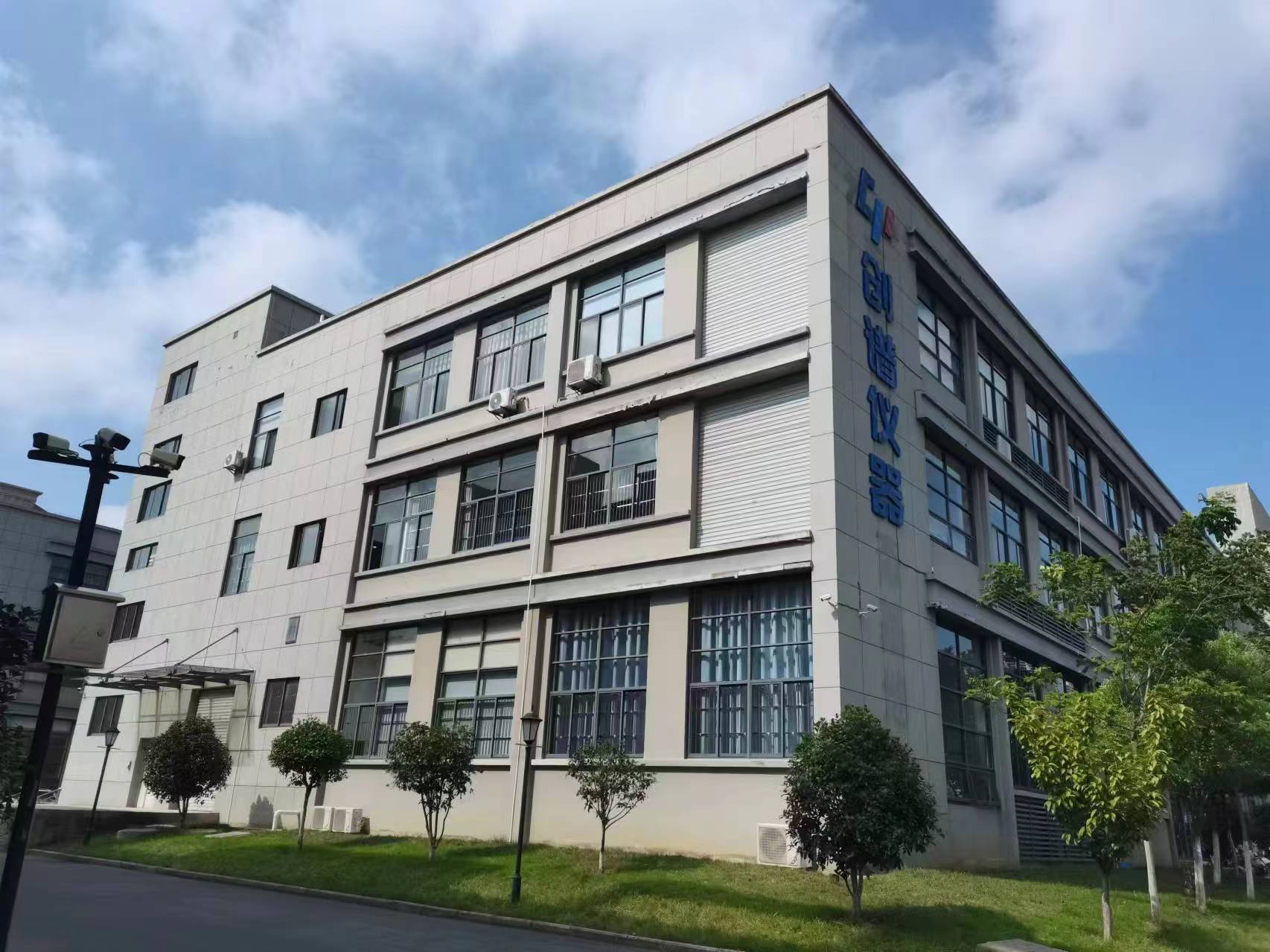 厂房翻新改造-大束科技有限责任公司车间厂房翻新改造(图1) e6a3773e82c37df5159d402d56a741a.jpg