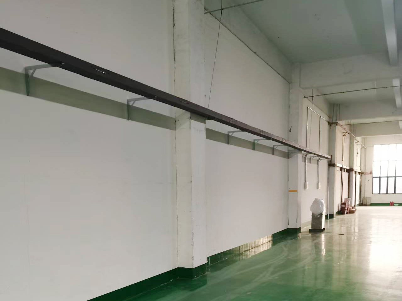 合肥徽匠机械车间厂房翻新改造项目案例(图1) 桥架.jpg